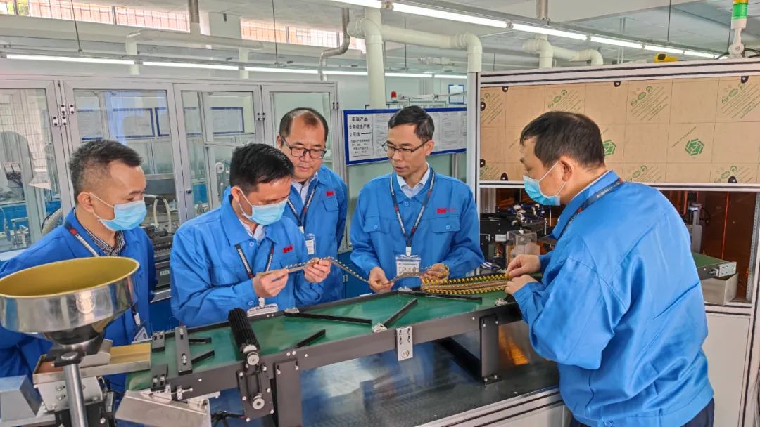 【奮斗風(fēng)華】夙興夜寐抓項(xiàng)目，挑燈夜戰(zhàn)謀發(fā)展